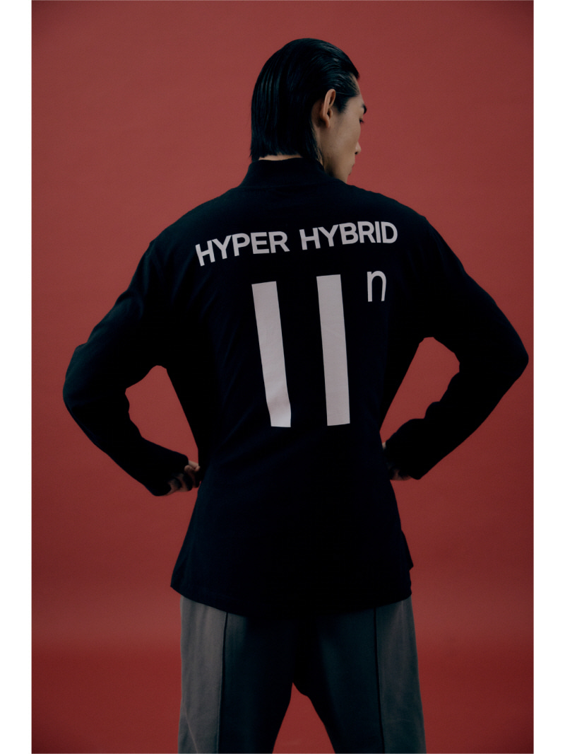[하이투] HYII 모크 넥 로고 티셔츠 블랙
