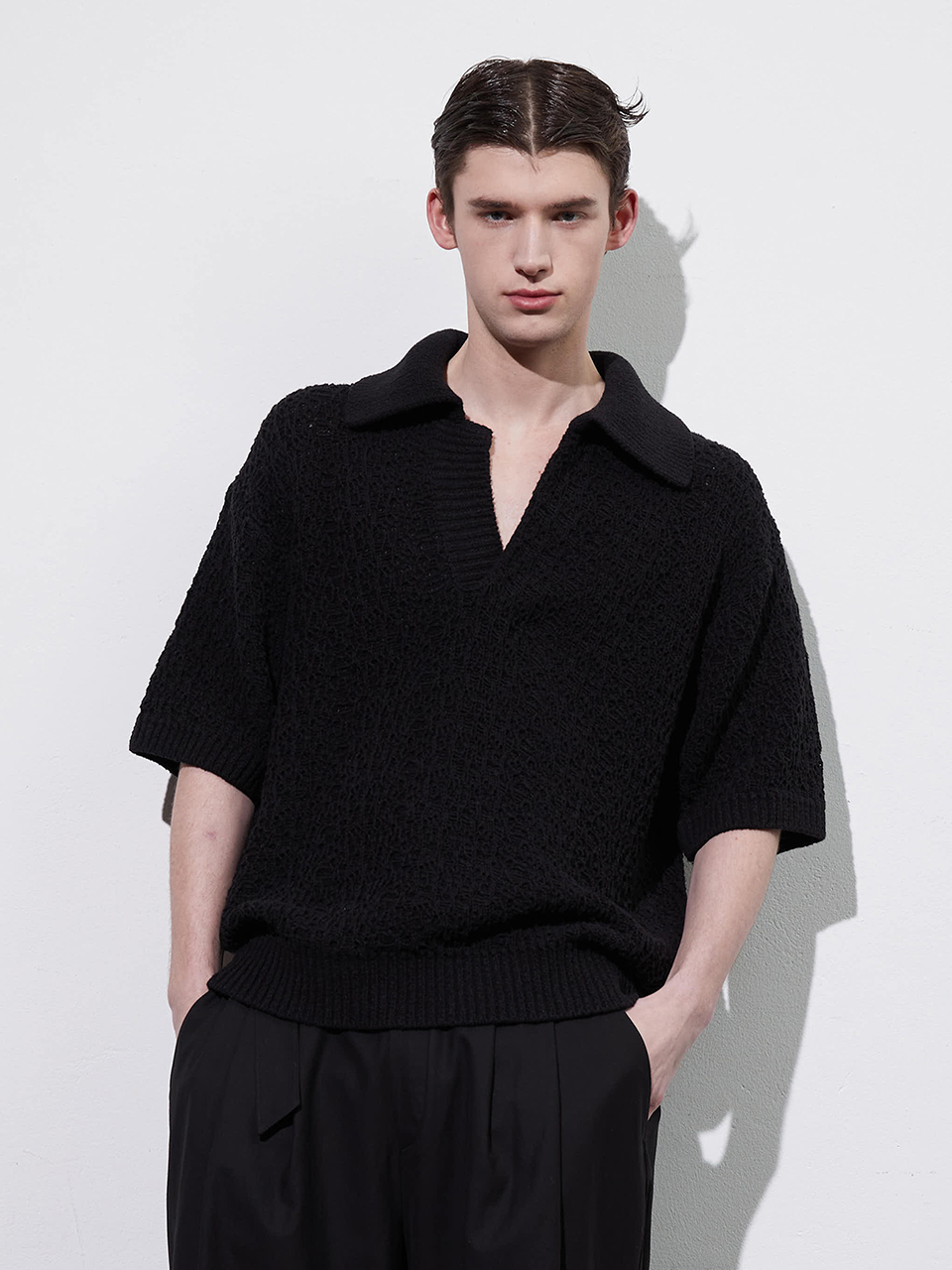 [하이투] Open Collar Knit Sweater Black